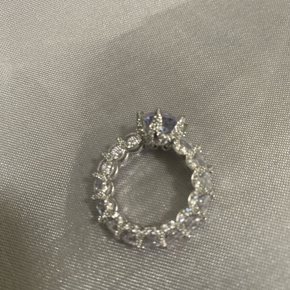Simulated Diamonds Exaggerated  vintage Beautiful Ring - Picture 10 of 10